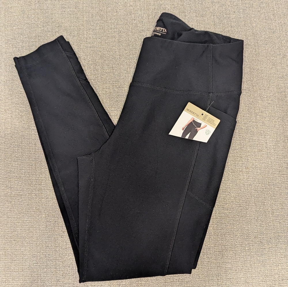 Mondetta Women's Performance Black Legging with side pockets, size M NWT